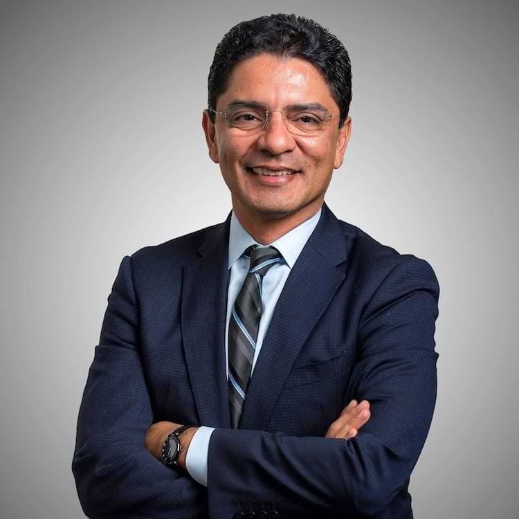 board-certified-plastic-surgeon-mexico-dr-luis-suarez